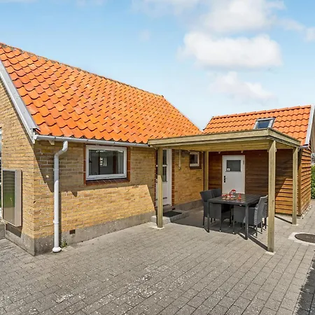 2 Bedroom Amazing In Holiday home